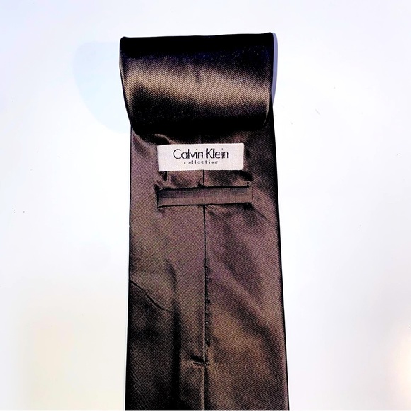 CALVIN KLEIN COLLECTION Men’s Necktie Brown Solid Design Imported 100% Silk. - Picture 2 of 4
